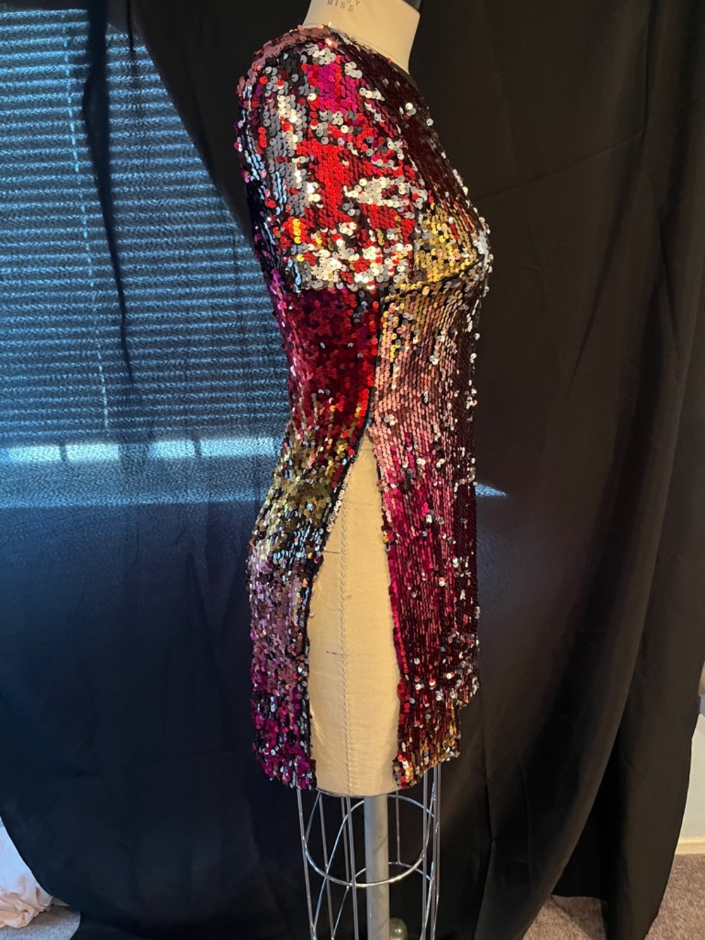 Sequin Gradient Short Sleeve Mini Dress in Red and Gold with slit. Casual - Picture 5 of 5